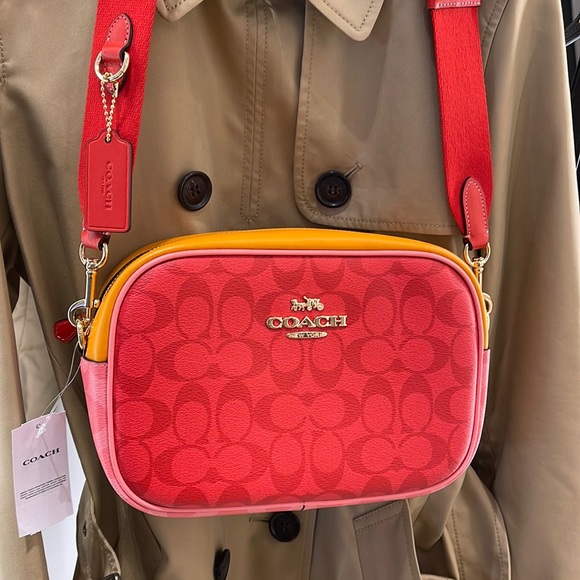 Lista 103+ Foto Jamie Camera Bag In Blocked Signature Canvas Mirada Tensa